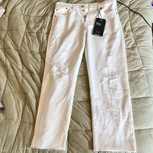 NWT Wedgie Straight Destroyed White Levi’s